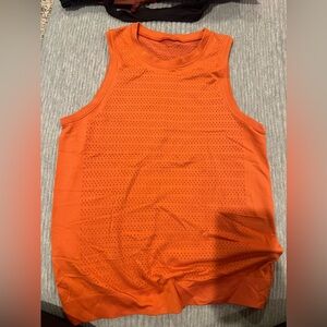 Lululemon top size 4